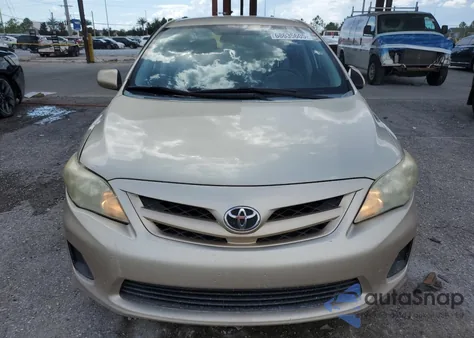 2013 Toyota Corolla Base z USA, uszkodzony, nr VIN 2T1BU4EE7DC935505